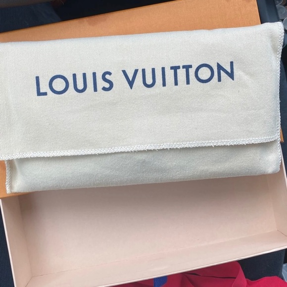 🚨SOLD🚨Louis Vuitton jeanne wallet - Picture 3 of 8